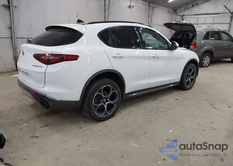 2023 Alfa Romeo Stelvio Ti/Lusso/Veloce/Estrema z USA, uszkodzony, nr VIN ZASPAKBN0P7D51662